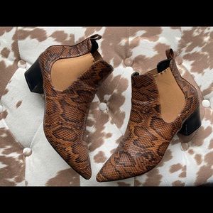 Snakeskin print Chelsea Boot
